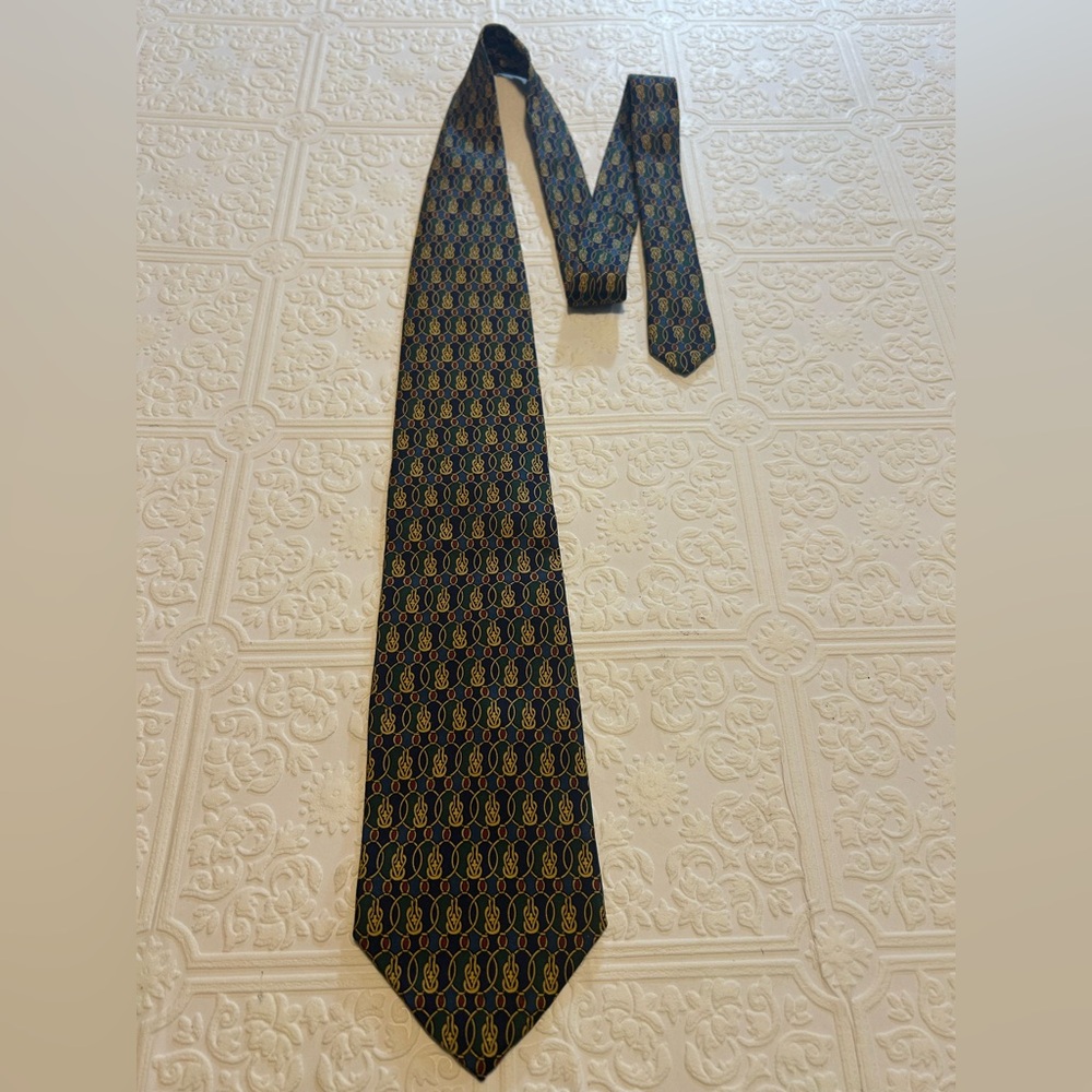 CHRISTIAN DIOR Made in USA 100% SILK  TIE